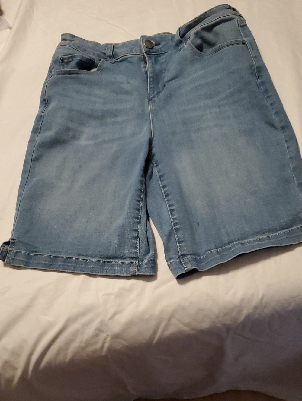 size 12 Light Blue Denim Women’s Bermuda d/C Jeans Shorts